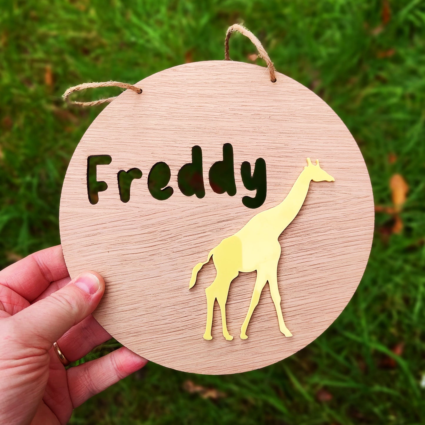 Personalised Giraffe Name Sign – Custom Bedroom Wall Hanging, Animal-Themed Kids Room Décor